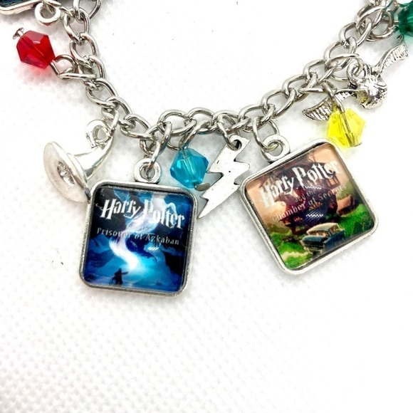 Harry Potter Special Edition Cover Charm Bracelet - Picture 4 of 10